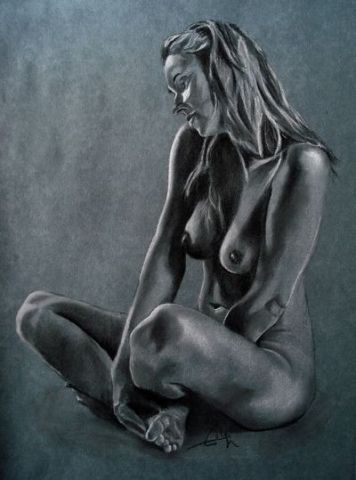 Femme nue assise au sol 260109